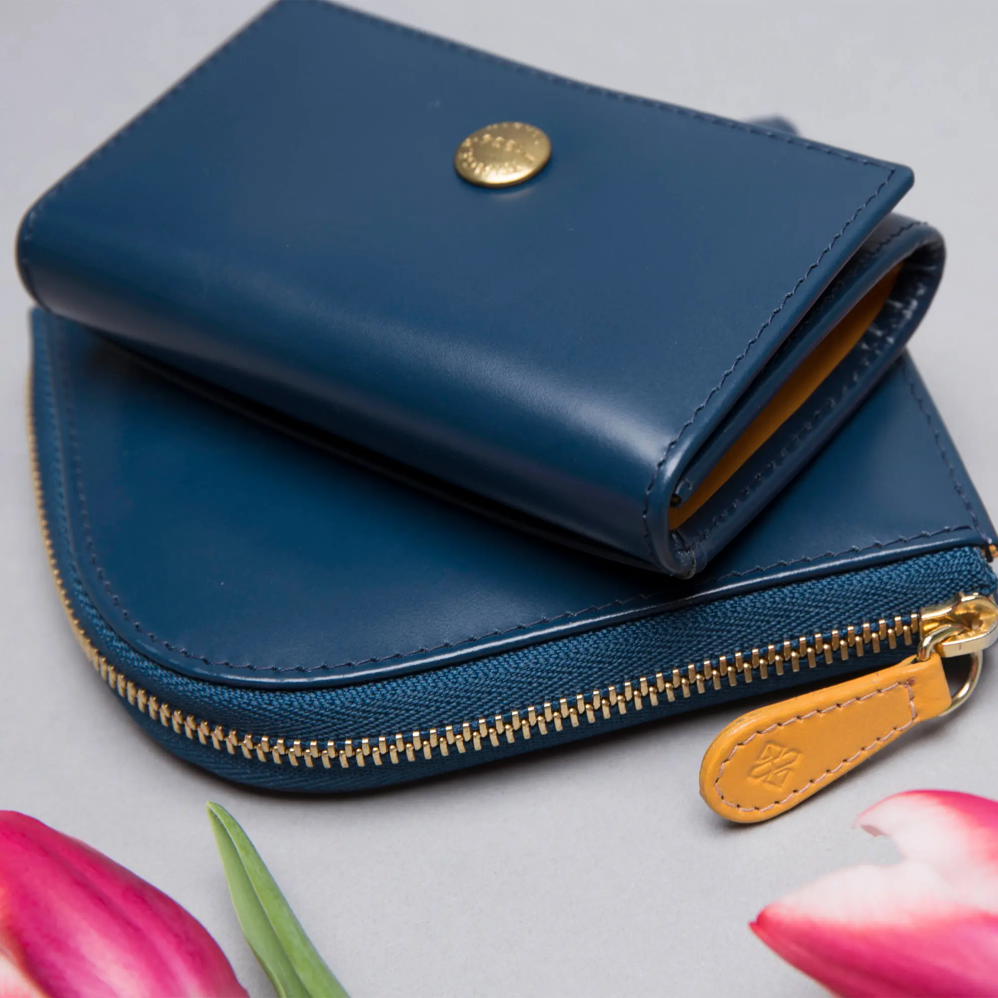Bridle Hide Coin Purse with Card Pocket - Image 11