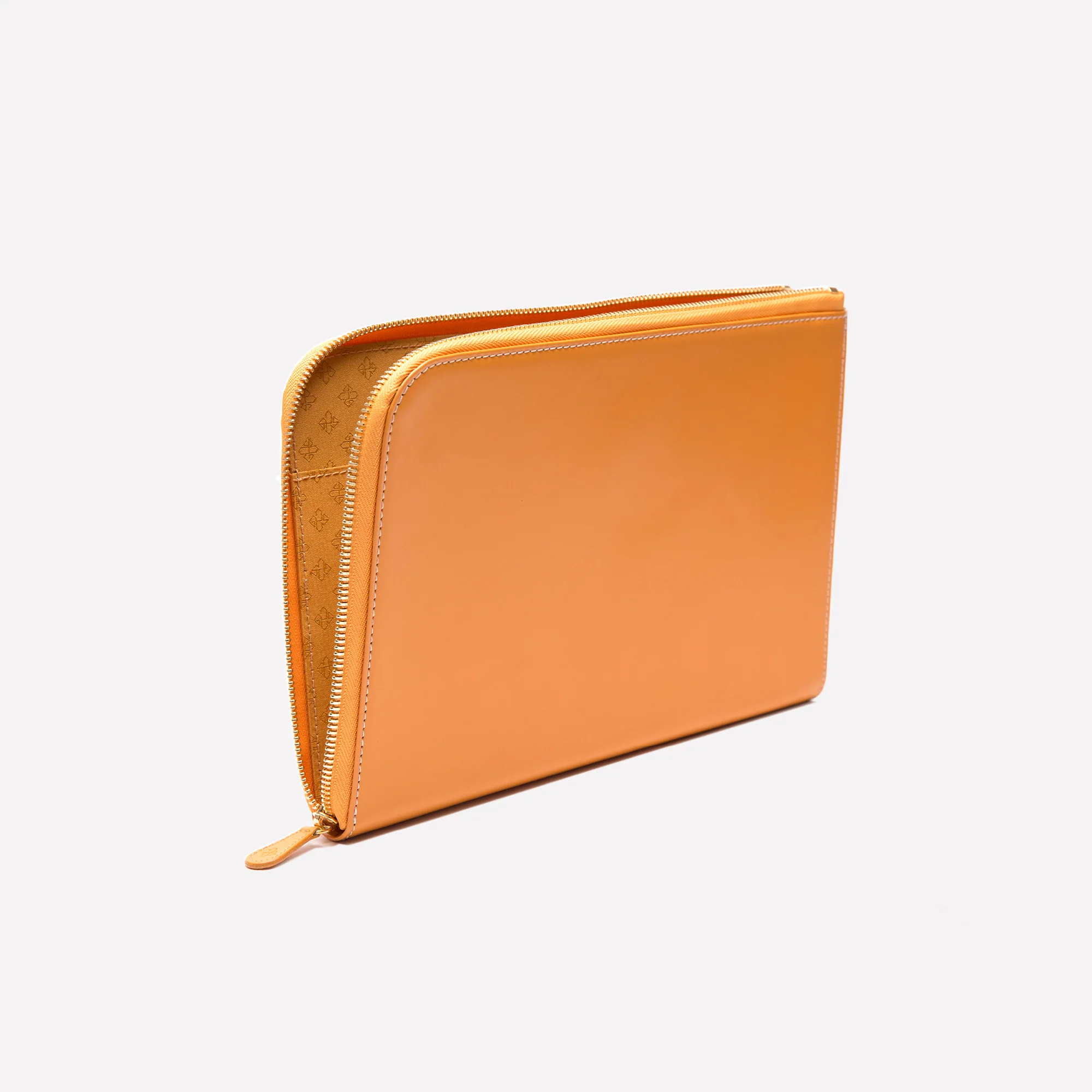 Bridle Hide Medium Zip Pouch - Image 12