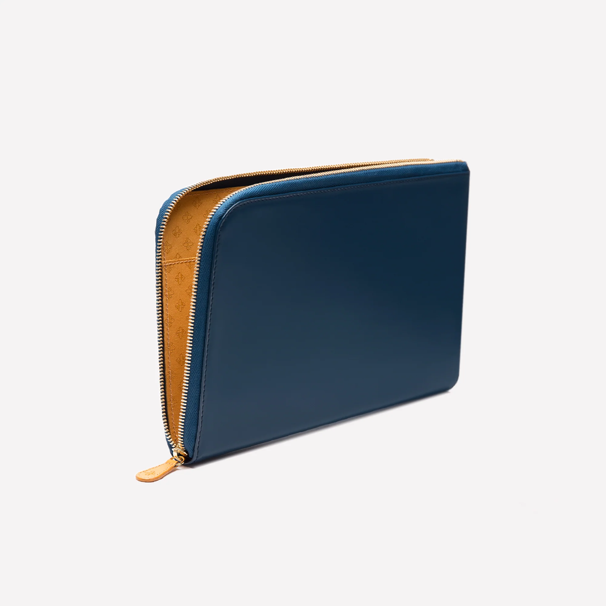 Bridle Hide Medium Zip Pouch - Image 16