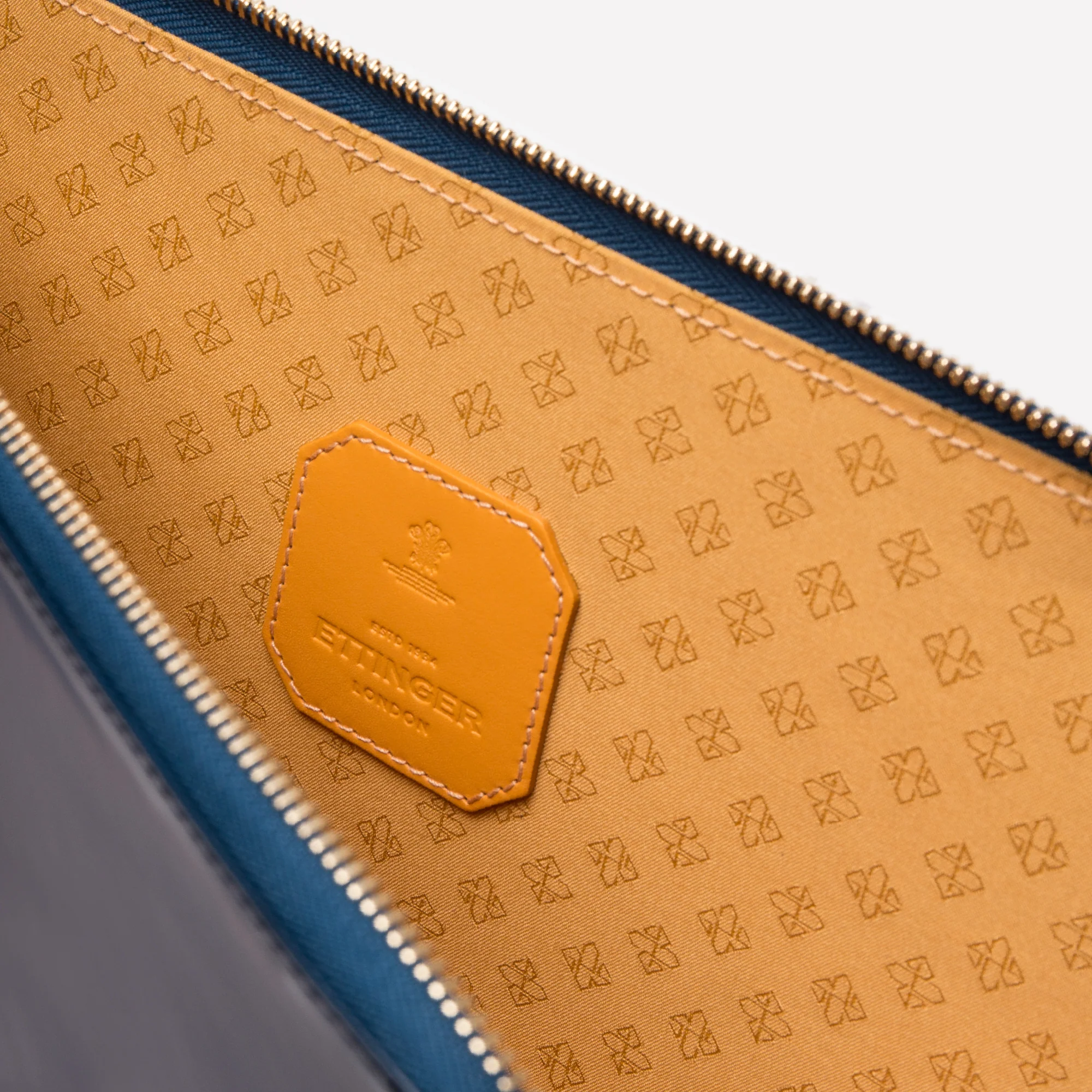 Bridle Hide Medium Zip Pouch - Image 17
