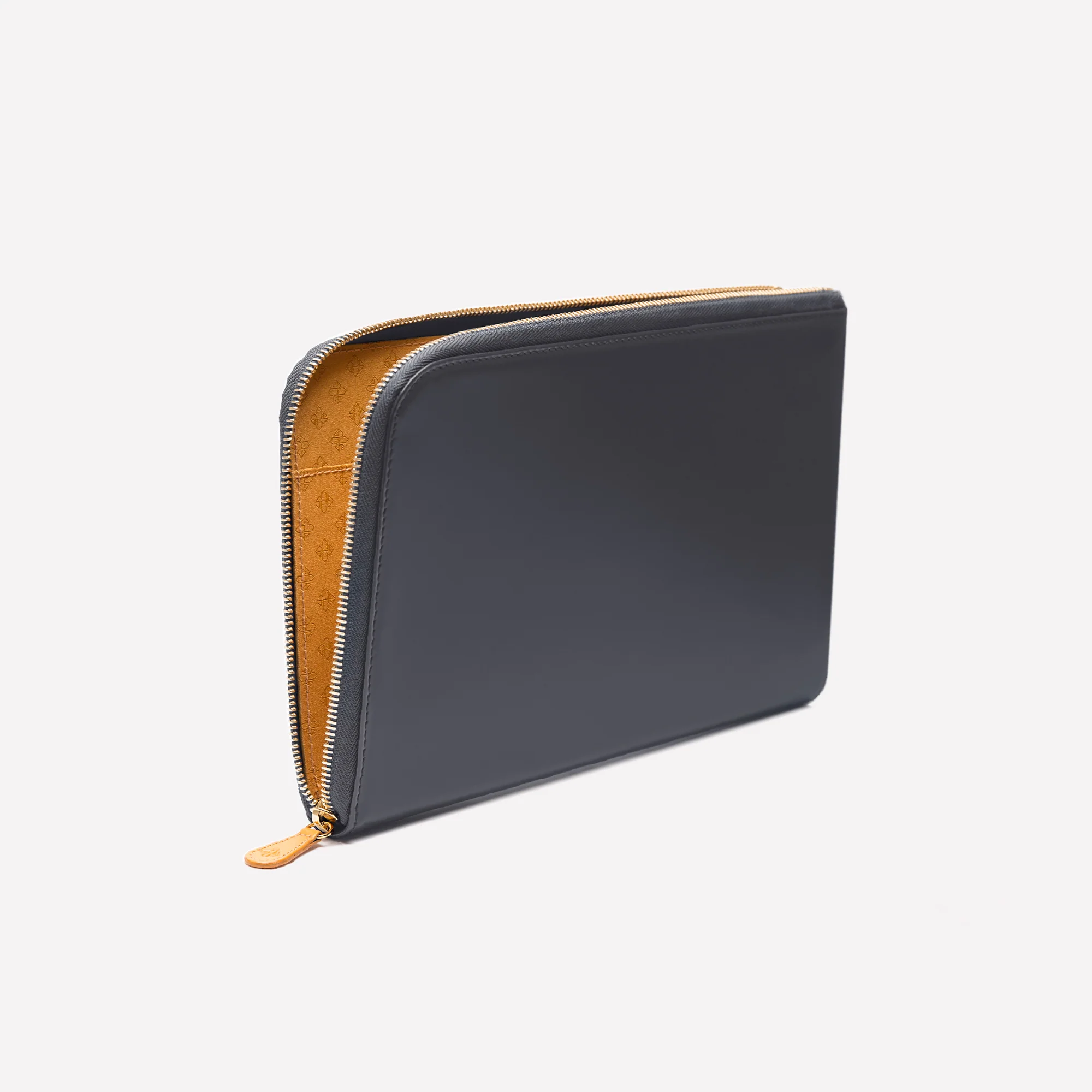 Bridle Hide Medium Zip Pouch - Image 25