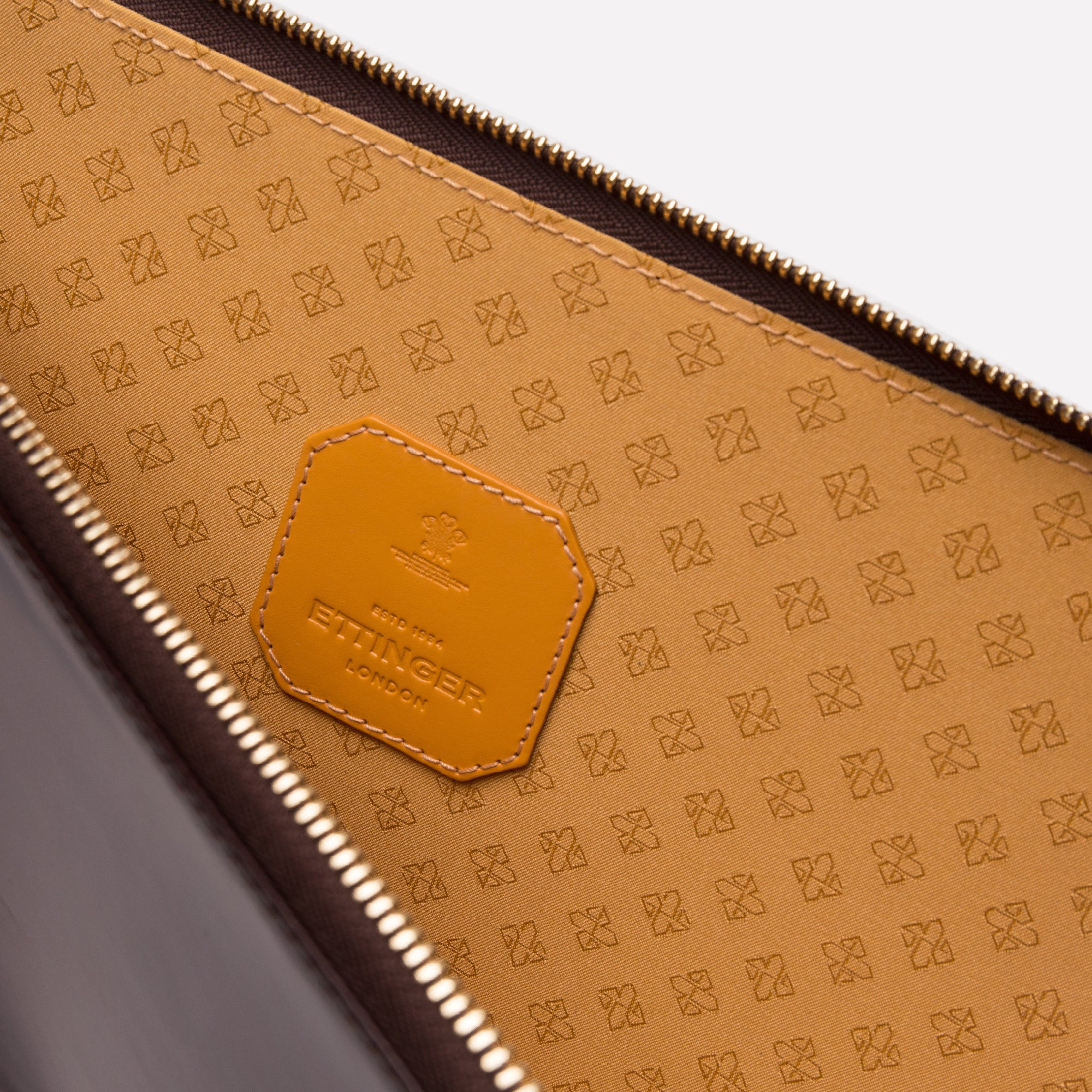 Bridle Hide Medium Zip Pouch - Image 4