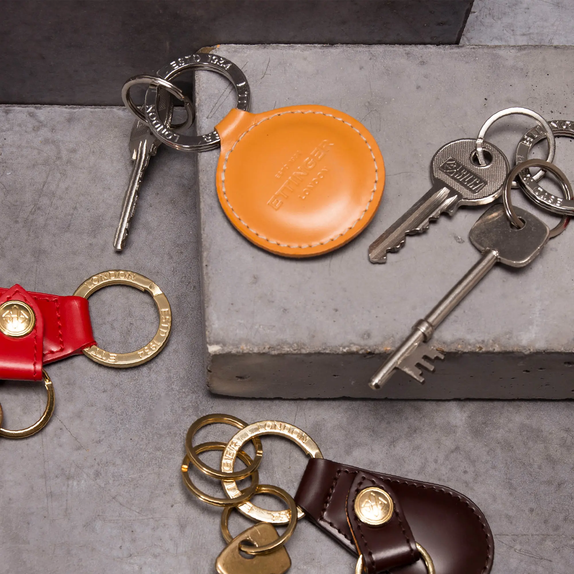 Bridle Hide Round Key Fob - Image 10