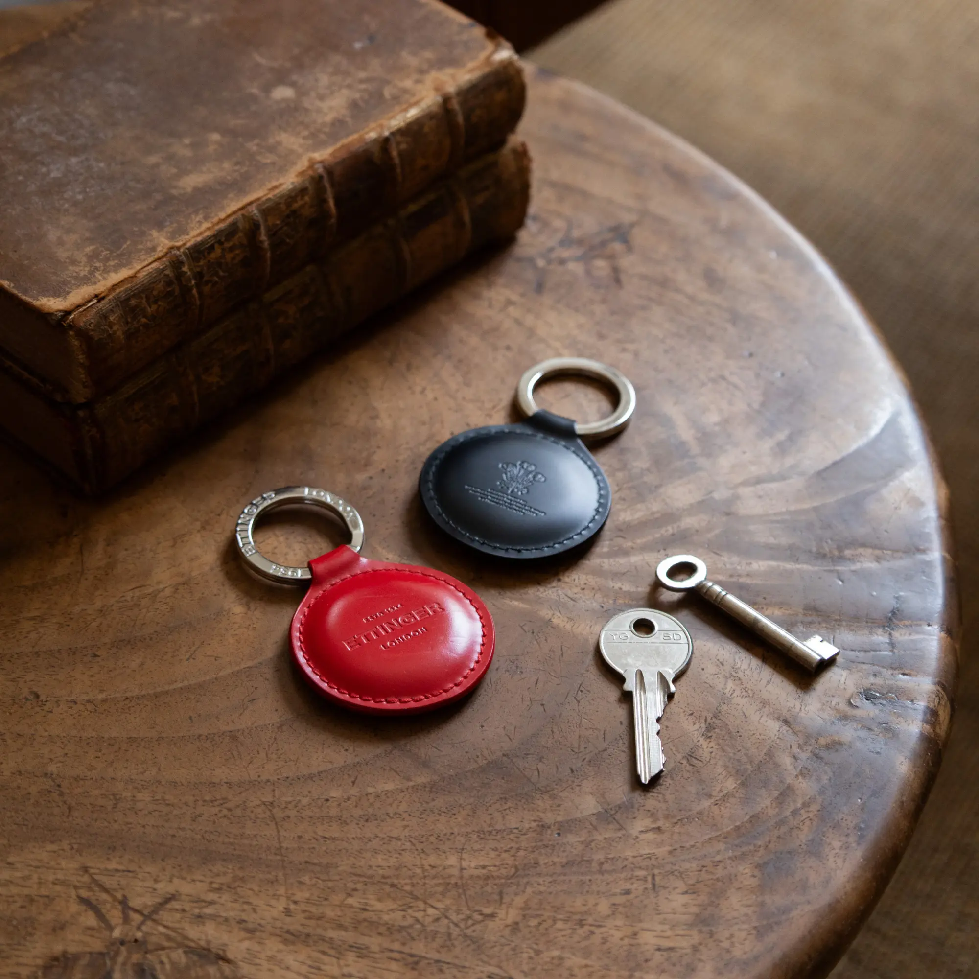 Bridle Hide Round Key Fob - Image 13