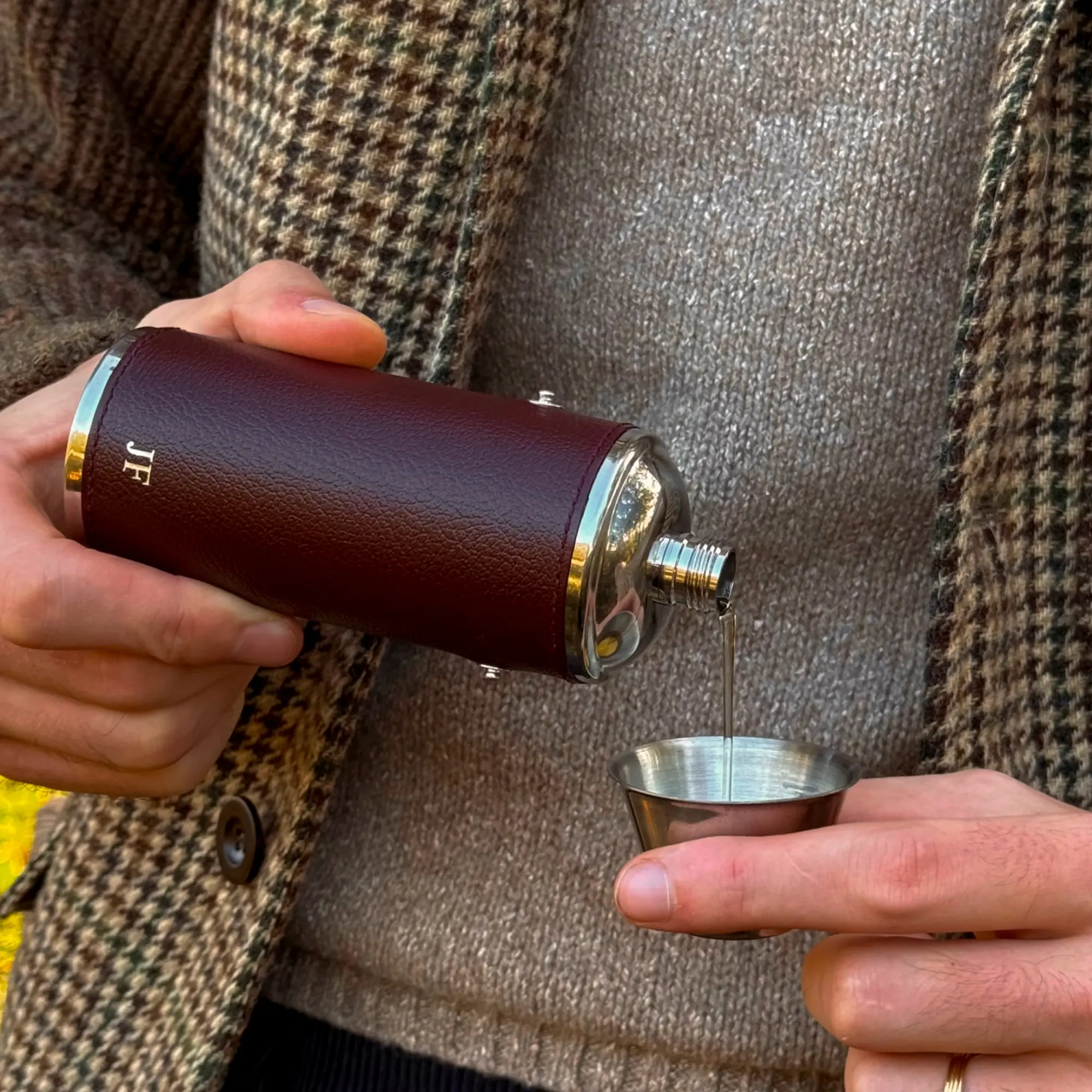 Capra 8oz Hunter Flask with 4 Cups - Image 16