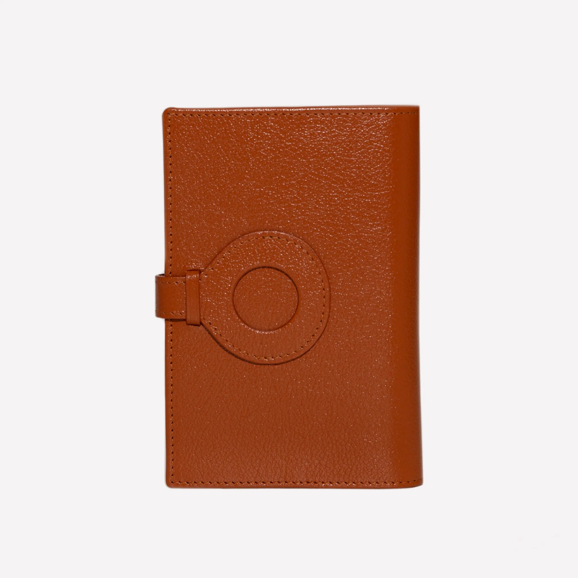 Capra AirTag Passport Case - Image 4