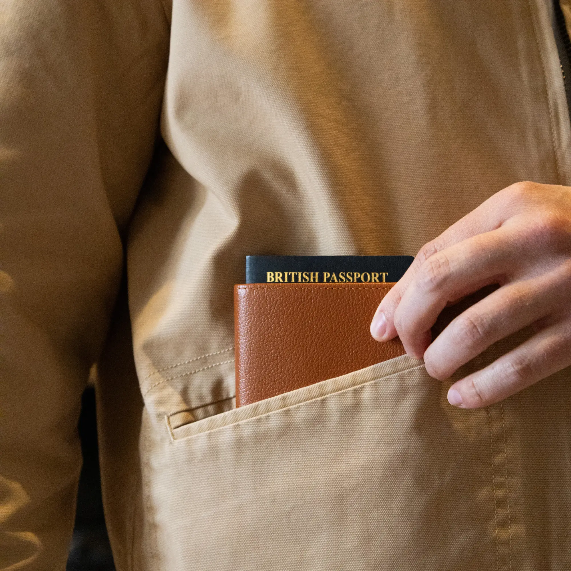 Capra AirTag Passport Case - Image 5