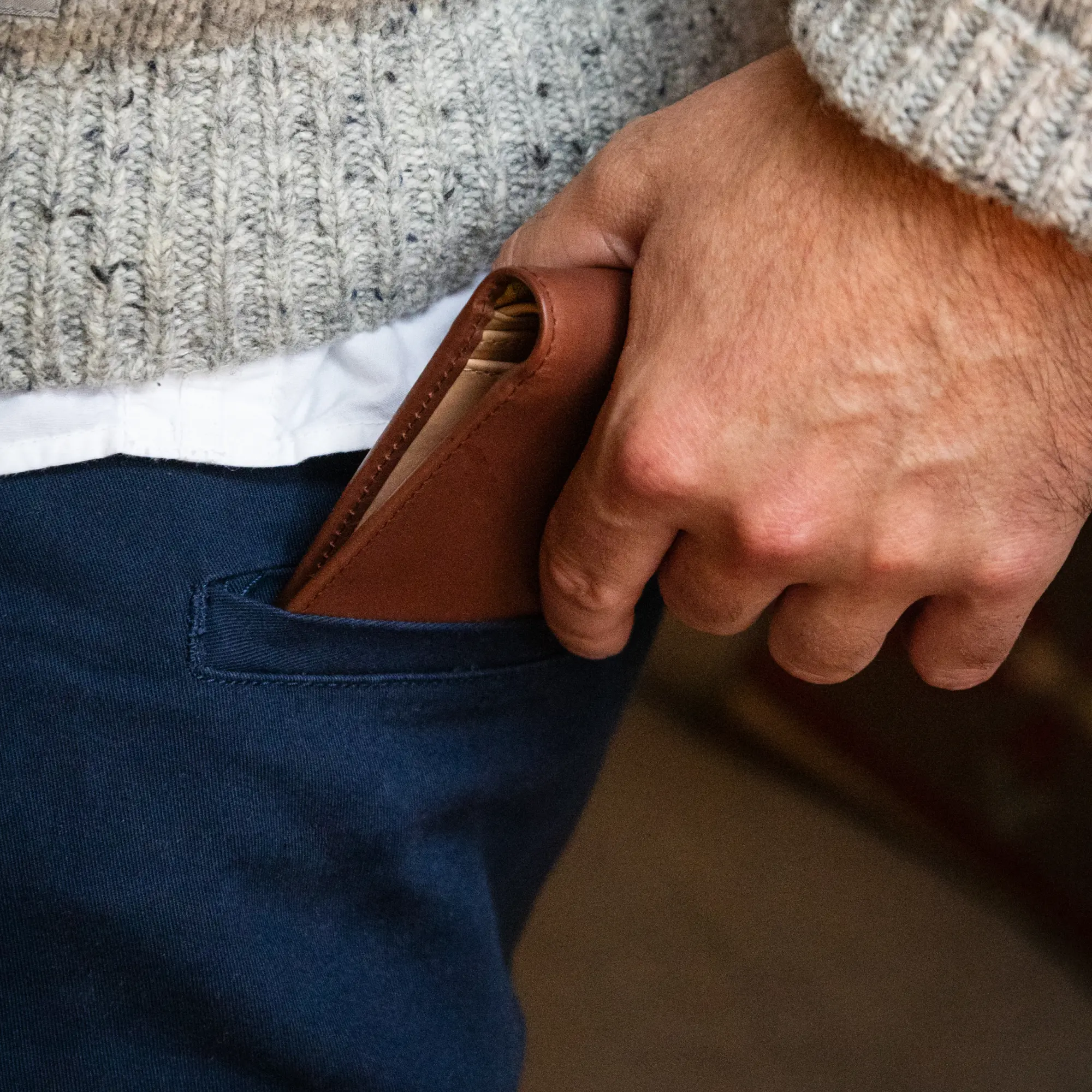 Saint Crispin Billfold Wallet with 6 C/C - Image 7